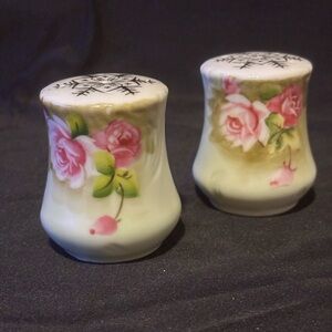 Vintage Hetitage Green Floral Ceramic Salt and Pepper Shakers